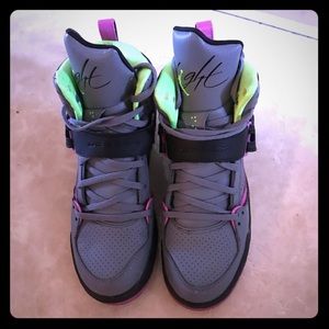 Size 6 youth Jordans